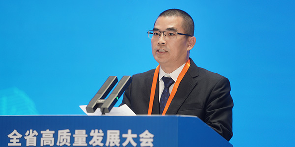 01月，，，全省高质量开展大会召开，，，天下工商联副主席、、、集团董事长温志芬作为企业代表加入大会.jpg